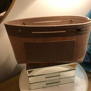 Bag organizer insert